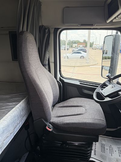 2019 Volvo VNR64T400