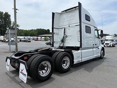 2021 Volvo VNL64T860