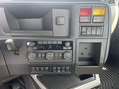 2027 Volvo VNR64T300