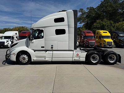 2021 Volvo VNL64T760