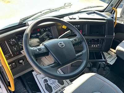 2023 Volvo VNL64T740