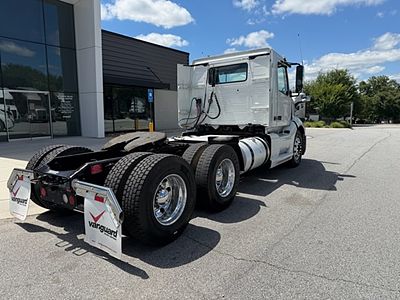 2022 Volvo VNL64T300