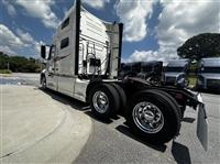 2022 Volvo VNL64T760