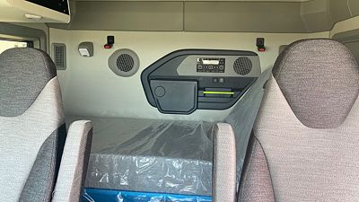 2025 Volvo VNL64T660