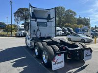 2025 Volvo VNL64T300