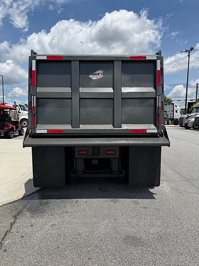 2017 Volvo VNM64T200