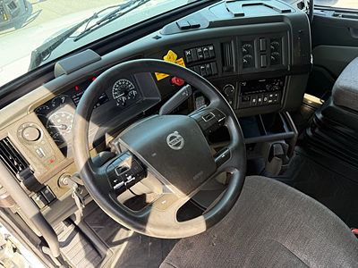 2021 Volvo VNL64T760