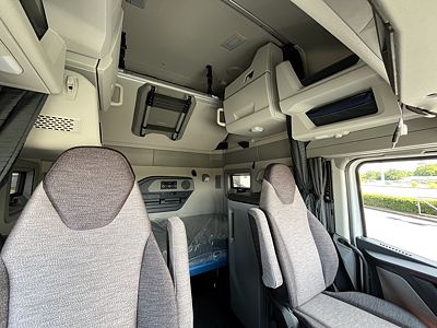 2027 Volvo VNL64T860