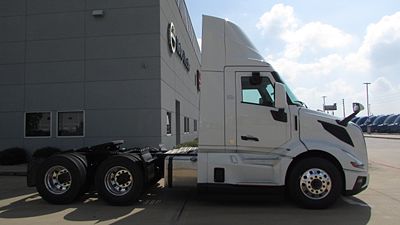 2027 Volvo VNL64T300