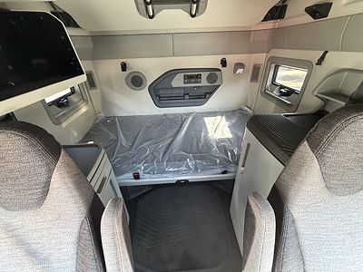 2027 Volvo VNL64T860
