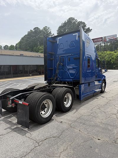 2021 Freightliner CASCADIA 126