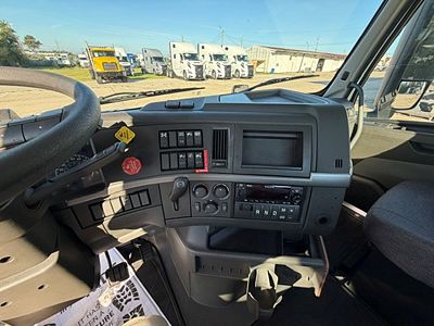 2022 Volvo VNR