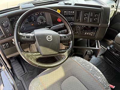 2023 Volvo VNL64T760