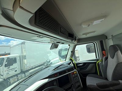 2025 Volvo VNL64T