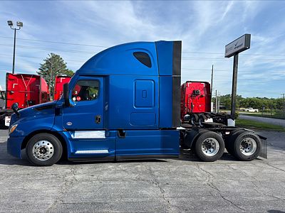 2021 Freightliner CASCADIA 126