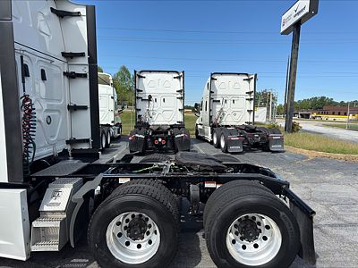 2022 Freightliner CASCADIA 126