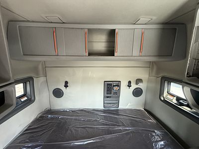 2023 Volvo VNL64T740
