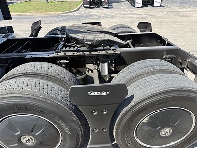 2023 Volvo VNL64T740