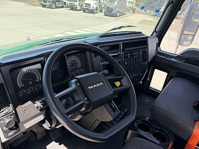 2025 Mack MD642