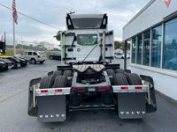 2025 Volvo VNL64T300