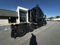 2022 Volvo VNL64T760