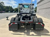 2025 Volvo VNL64T300