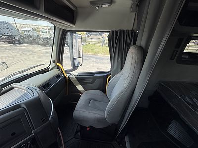 2023 Volvo VNL64T740
