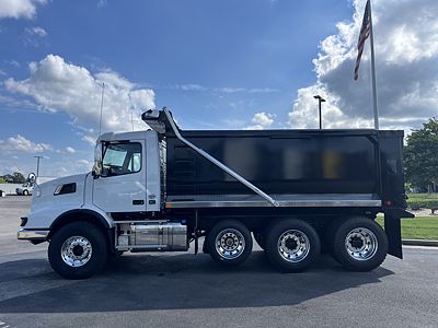 2026 Volvo VHD84B300