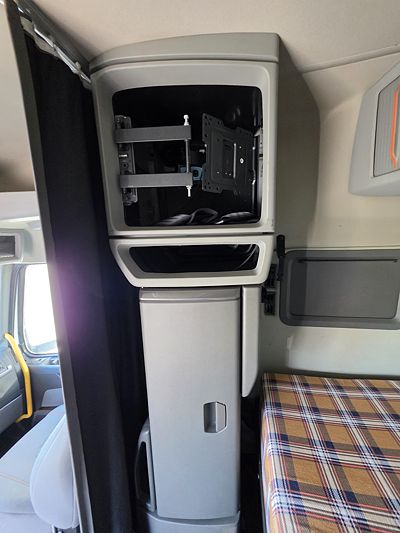 2023 Volvo VNL64T740