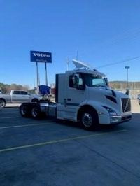 2025 Volvo VNR64T300