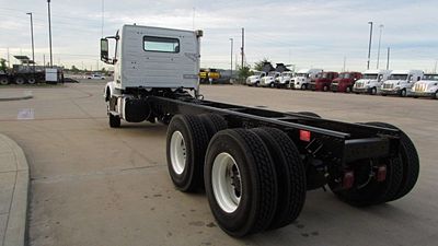 2025 Volvo VHD64B300