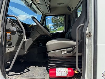 2022 Volvo VNL64T300