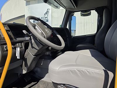 2023 Volvo VNL64T740