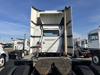 2016 Volvo VNM200