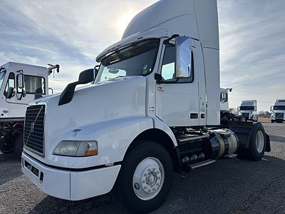 2016 Volvo VNM200