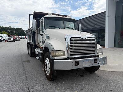 2009 Mack 700