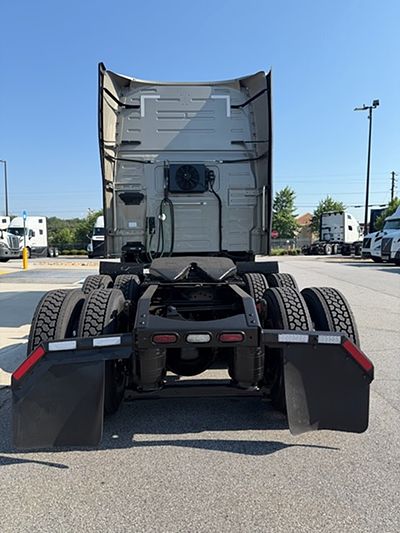 2023 Volvo VNL64T760