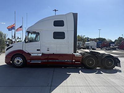 2025 Volvo VNL64T860