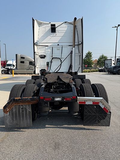 2023 Volvo VNL64T860