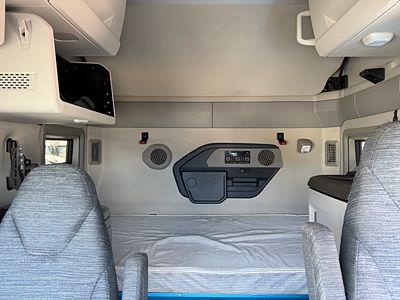 2026 Volvo V4L64T86