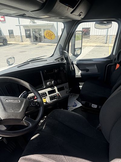 2019 Freightliner CASCADIA 126