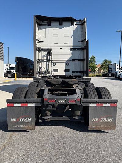 2026 Volvo VNL64T860