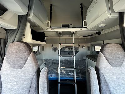 2027 Volvo VNL64T860