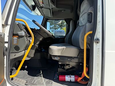 2023 Volvo VNL64T740