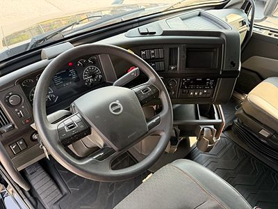 2023 Volvo VNL64T860