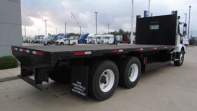 2025 Volvo VHD64B300