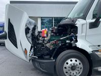 2025 Volvo VNL64T300