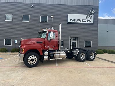 2027 Mack PINNACLE 64T