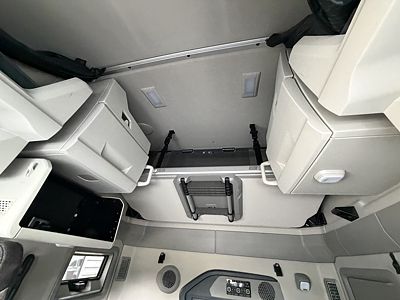 2027 Volvo VNL64T860
