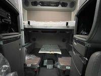 2025 Volvo VNL64T660